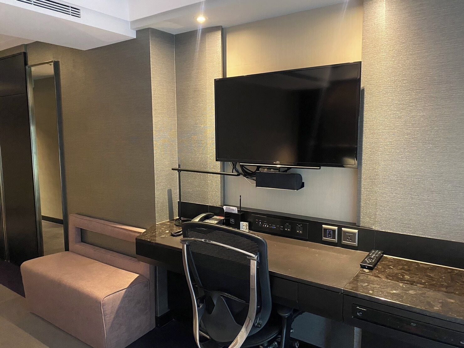 standard room - disability access | 1 bedroom, premium bedding, down duvets, minibar