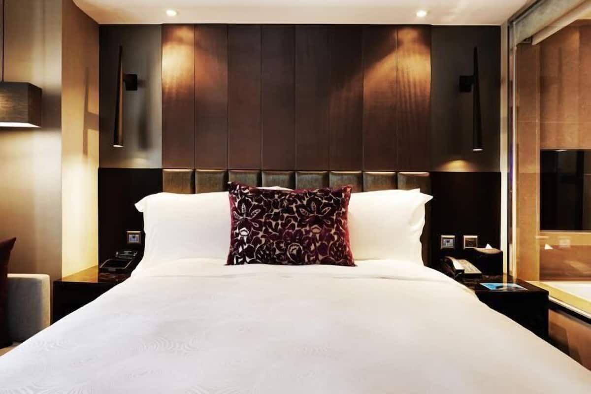 Ropa de cama de alta calidad, cubrecamas y minibar