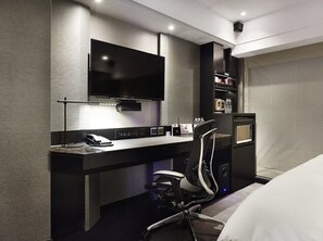 Premier-huone (Majesty King) | Ylelliset vuodevaatteet, untuvapeitot, minibaari, tallelokero huoneessa