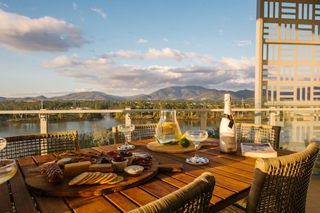 华丽公寓, 河景 | 阳台