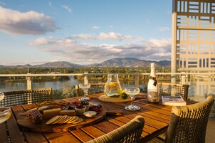 King Deluxe Apartment, River View  | Balcony