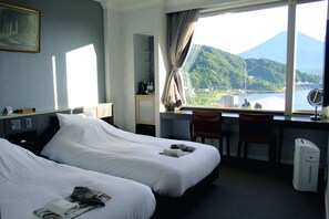 Tomannsrom – standard (Mt.Fuji and Lake view) | Sengetøy av topp kvalitet, dundyner og safe på rommet