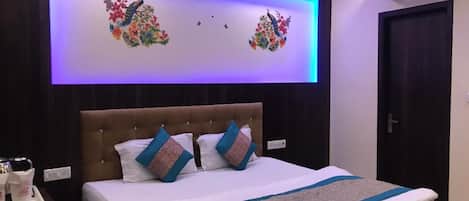 Luxury Double Room, 1 King Bed, Non Smoking, Garden View