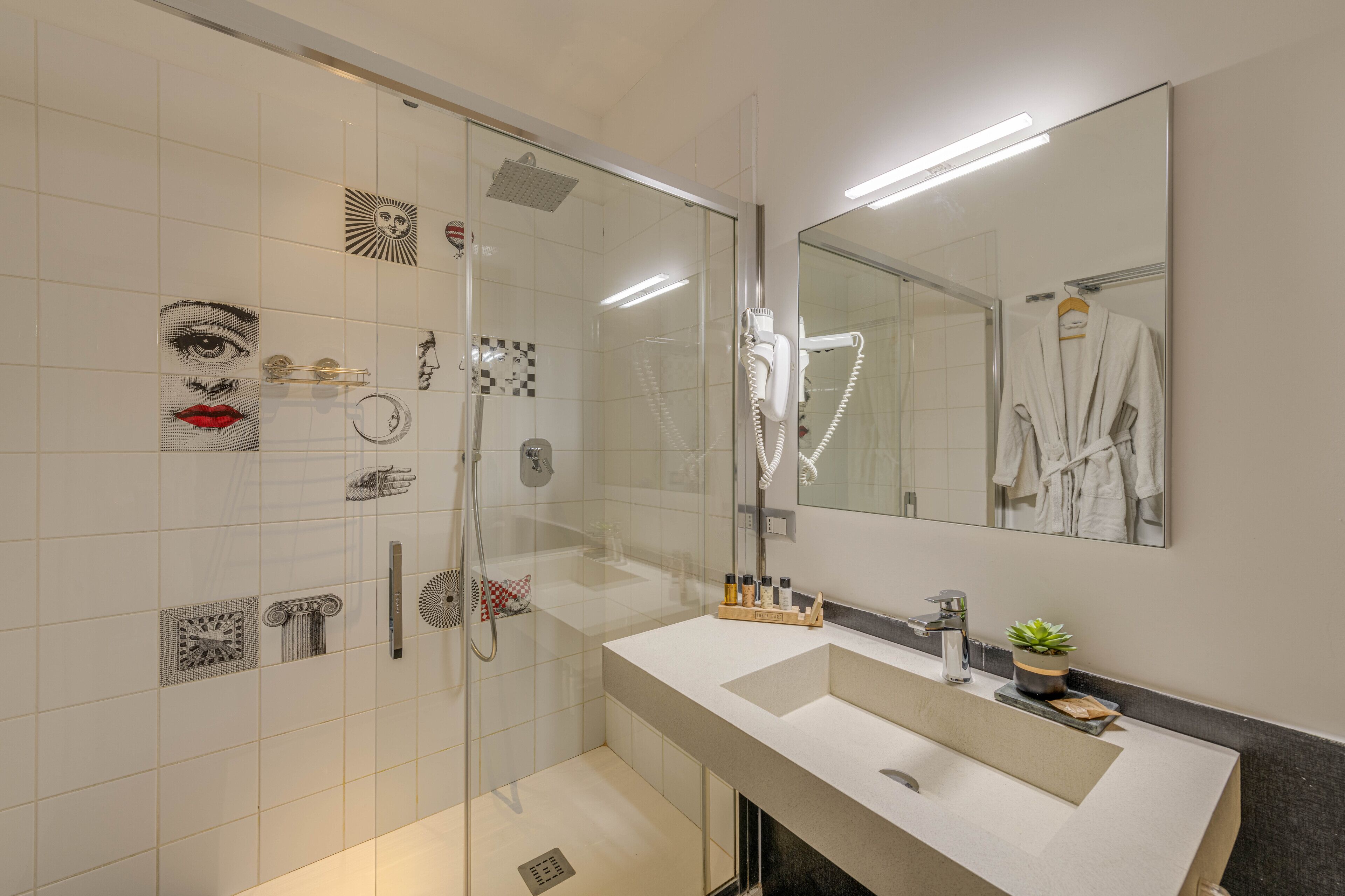 shower, rainfall showerhead, free toiletries, hair dryer