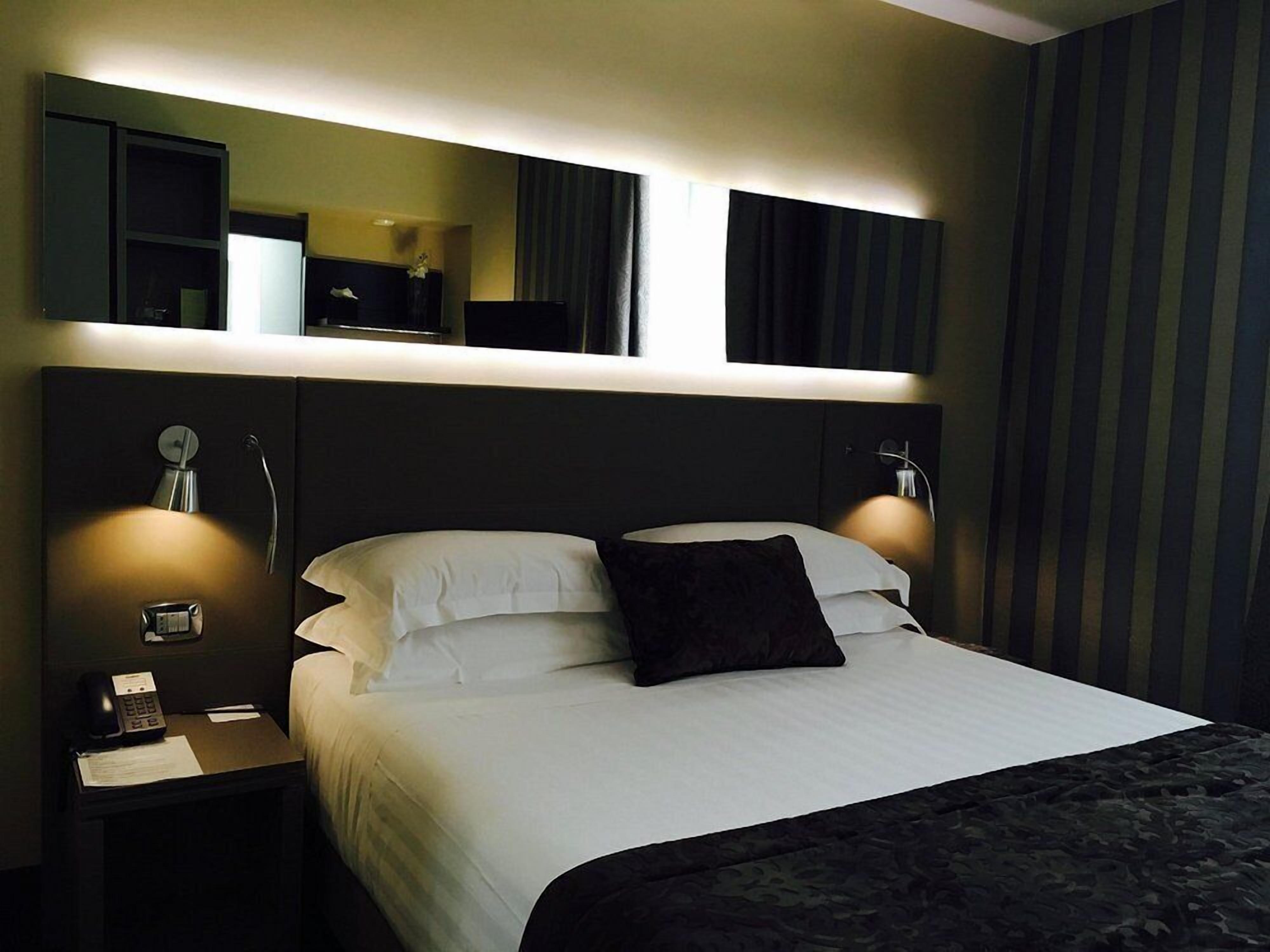 double room, annex building | minibar, in-room safe, soundproofing, iron/ironing board