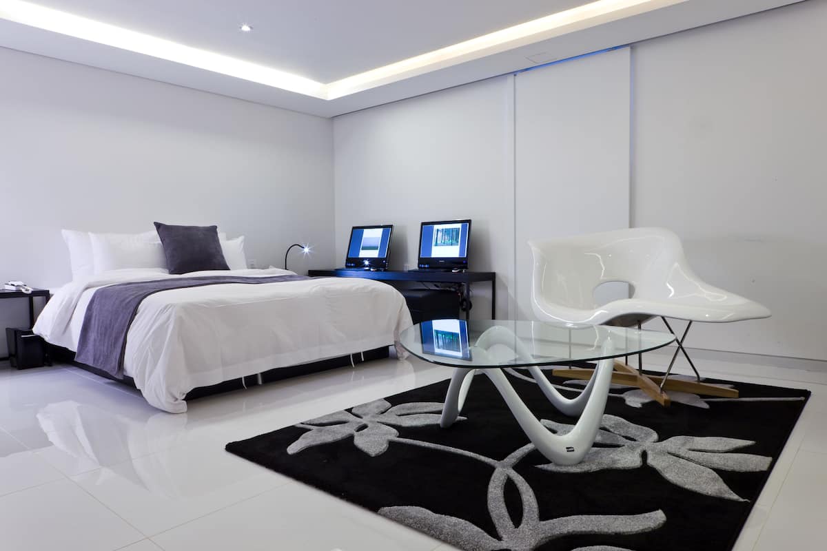 Ropa de cama de alta calidad, escritorio y wifi gratis