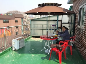 Deluxe Double private, ensuite 5F (Foreigners Only) | Balcony