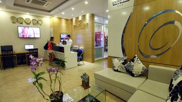 Check-in/check-out kiosk