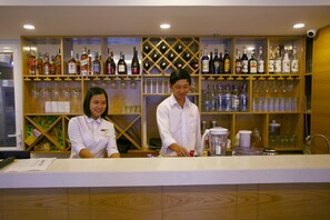 Bar (on property) - Golden Time Hotel (Nha Trang)