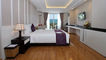 Grand Deluxe | Minibar, in-room safe, desk, free WiFi