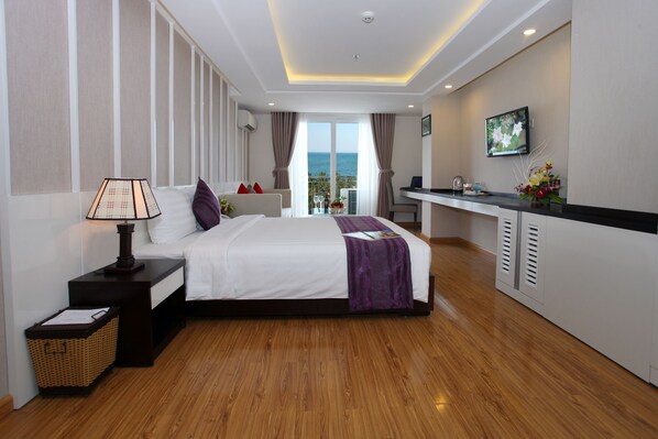 Grand Deluxe | Minibar, in-room safe, desk, free WiFi - Golden Time Hotel (Nha Trang)