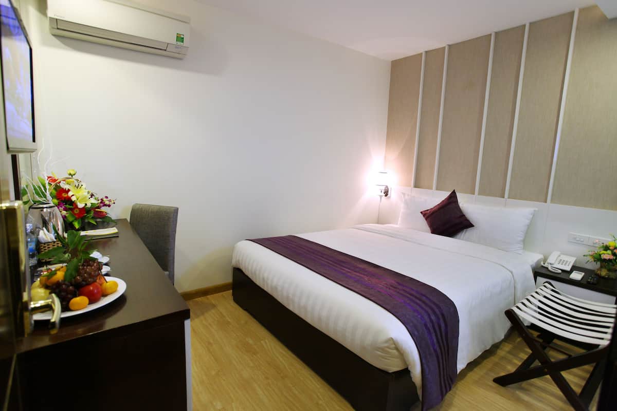 Minibar, in-room safe, desk, free WiFi