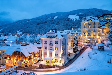 Front of property - evening/night