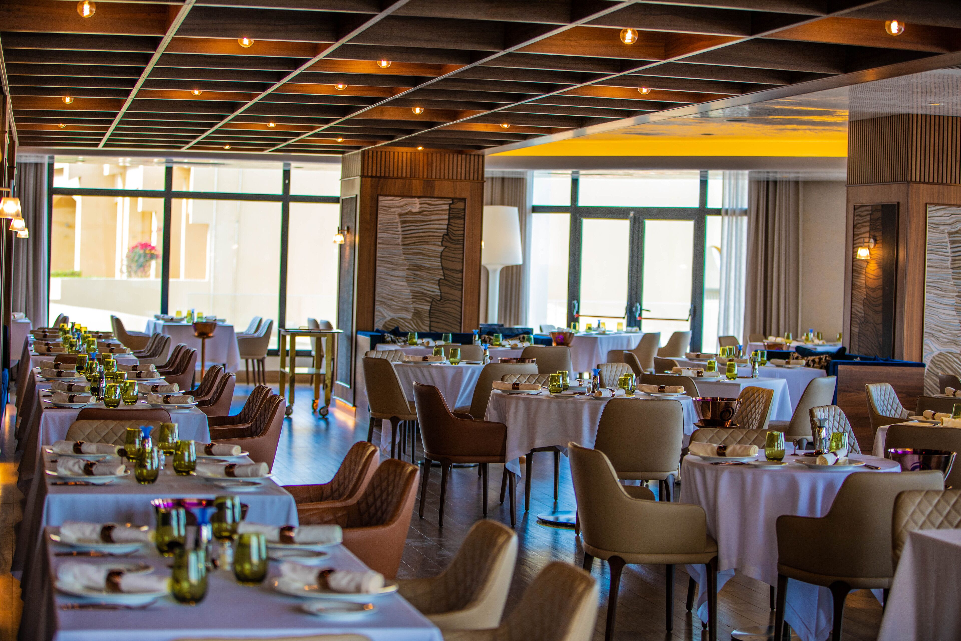 5 restaurants, breakfast served