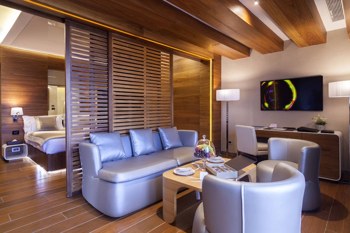 the signature villa | minibar, in-room safe, soundproofing, free wifi