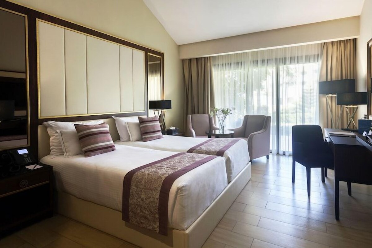 Minibar, in-room safe, soundproofing, WiFi (free)