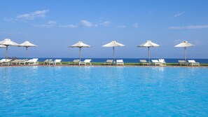 Indoor pool, 3 outdoor pools