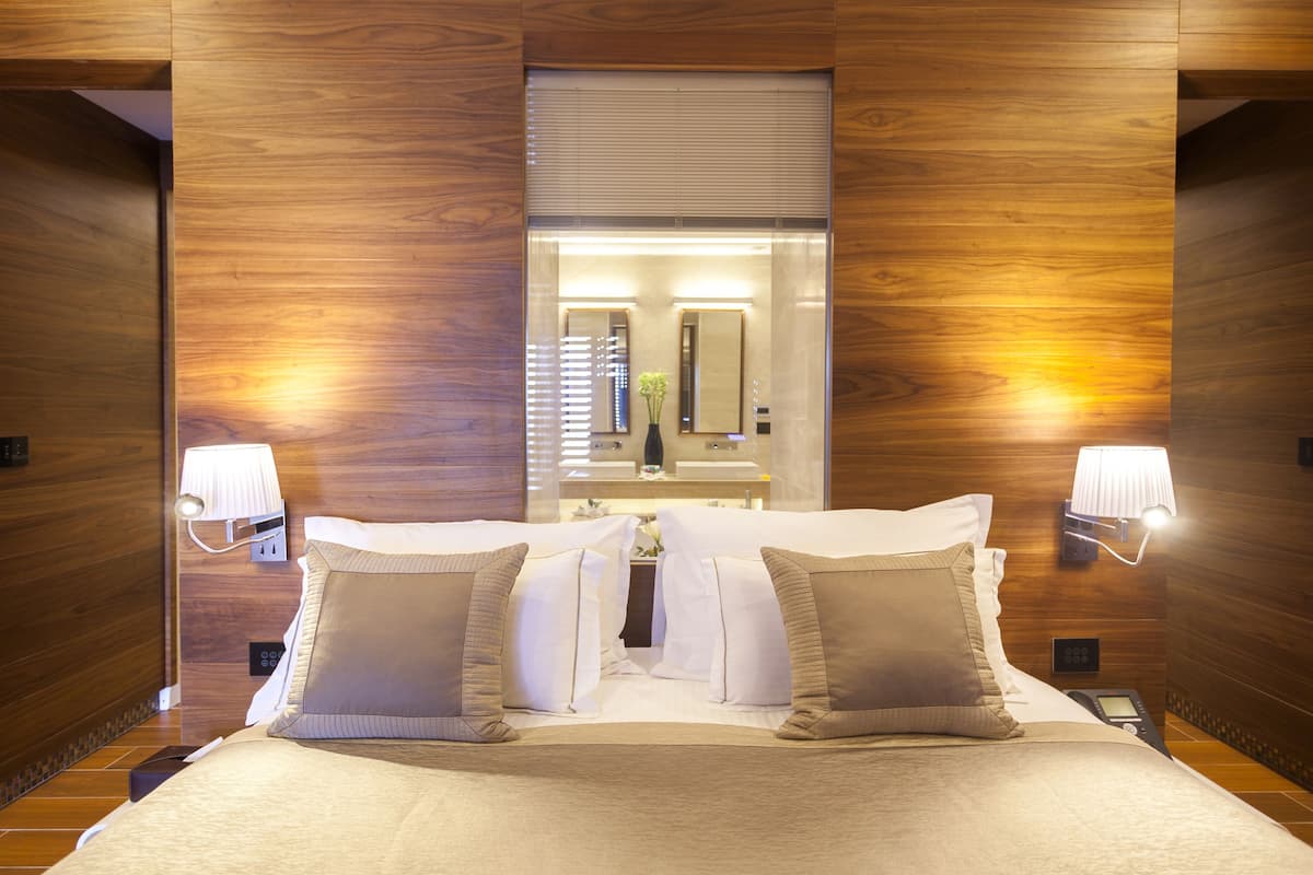 the signature villa | minibar, in-room safe, soundproofing, free wifi