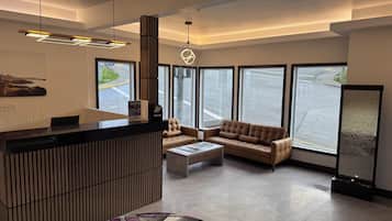 Coin salon dans le hall