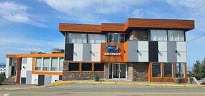 Vista frontal de la propiedad