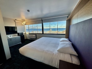 Premium bedding, soundproofing, iron/ironing board, free WiFi