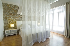 Suite, Jetted Tub | Premium bedding, individually decorated, individually furnished, desk