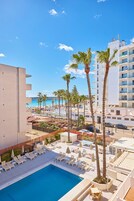 标准双人房, 泳池景观 | 阳台景观