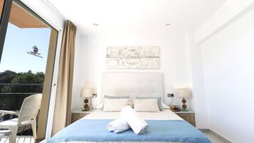 Premium-Doppel- oder -Zweibettzimmer, 1 Schlafzimmer | 1 Schlafzimmer, Minibar, individuell dekoriert, individuell eingerichtet