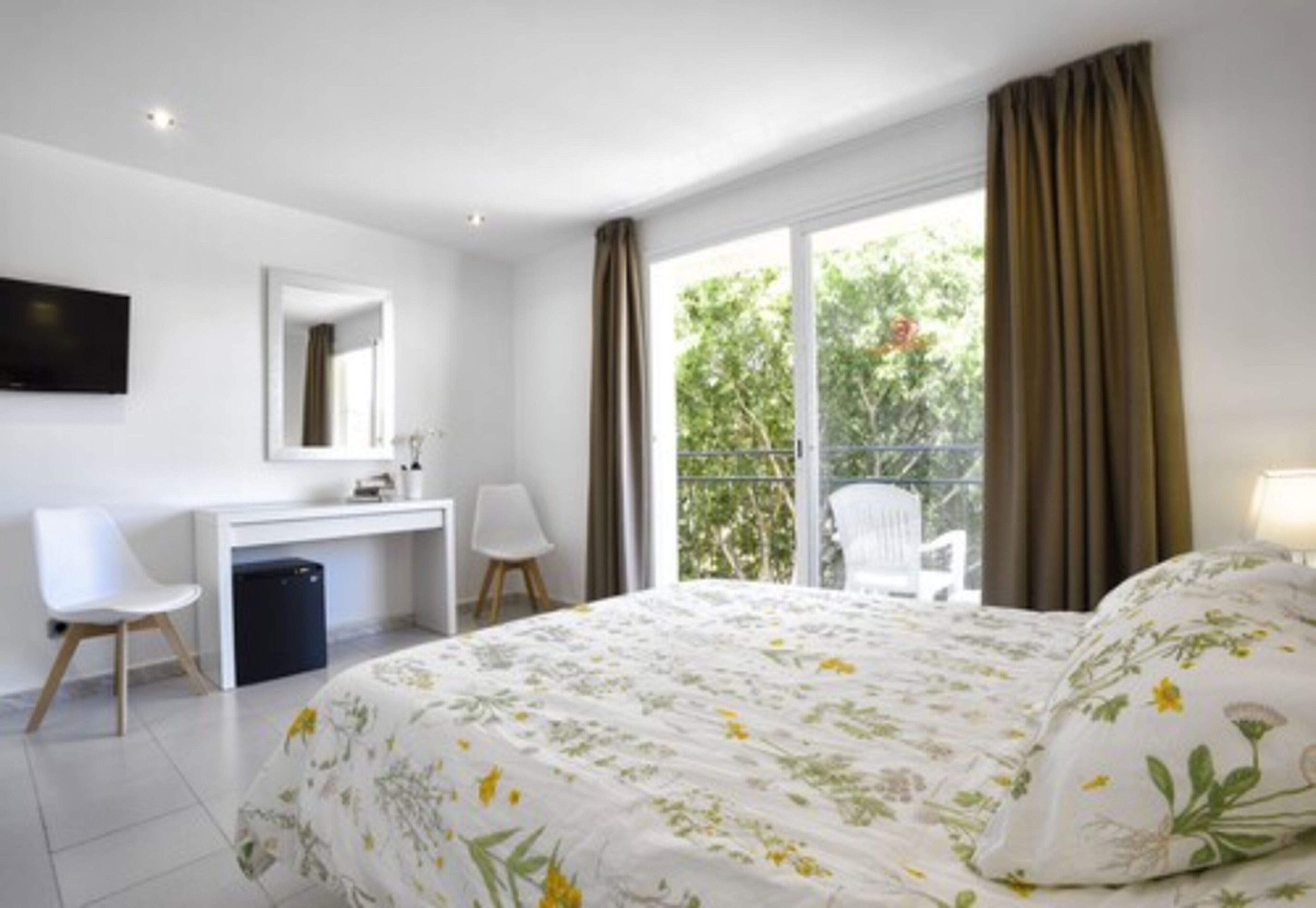 premium double or twin room, 1 bedroom | minibar, individually decorated, individually furnished, desk