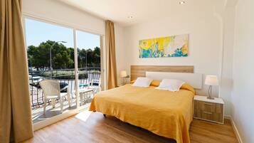 Premium-Doppel- oder -Zweibettzimmer, 1 Schlafzimmer | 1 Schlafzimmer, Minibar, individuell dekoriert, individuell eingerichtet