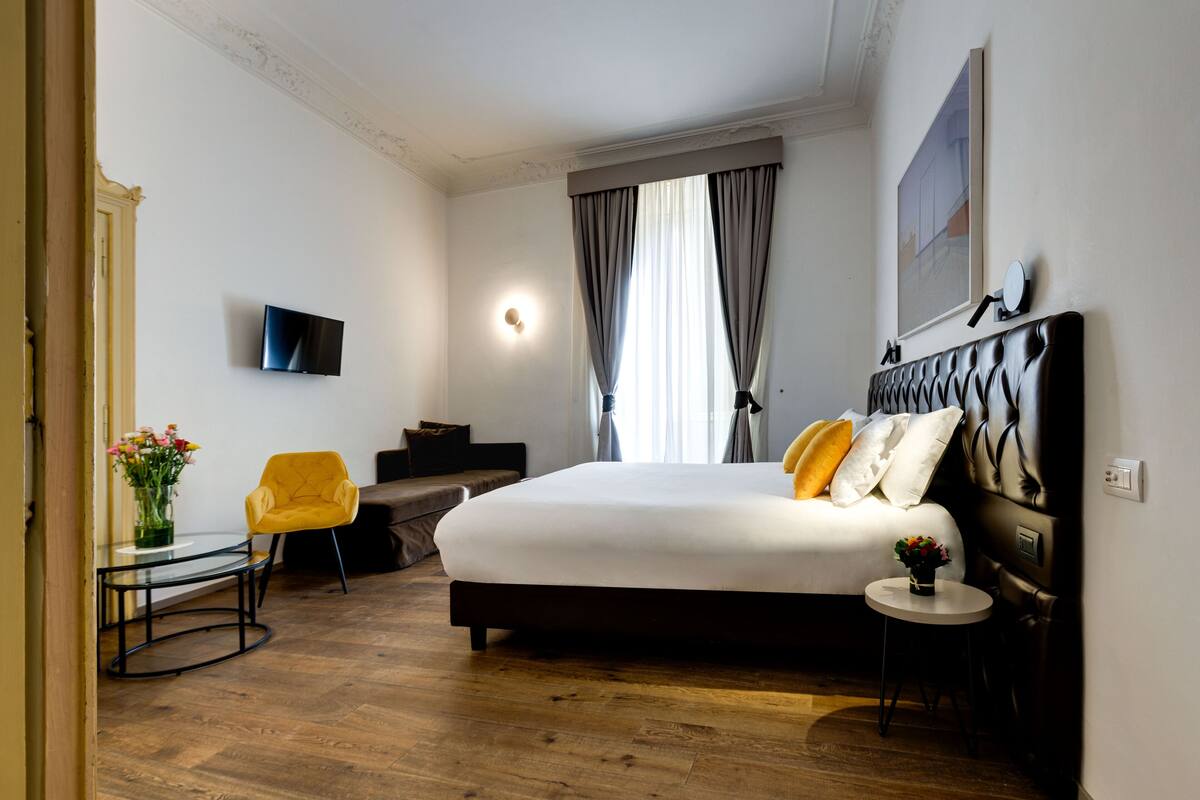 Suite Deluxe, vista città | Minibar, una cassaforte in camera, una scrivania, insonorizzazione