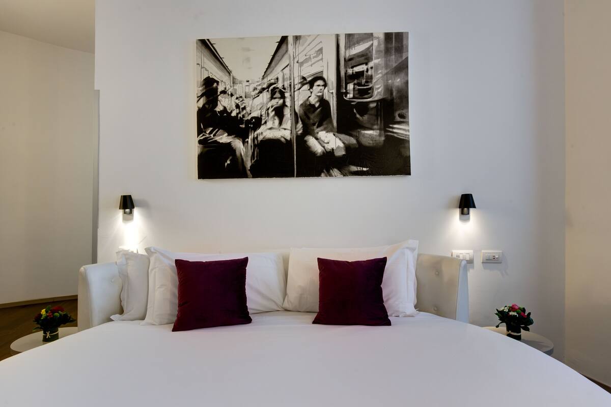 Camera Deluxe (Round Bed) | Minibar, una cassaforte in camera, una scrivania, insonorizzazione