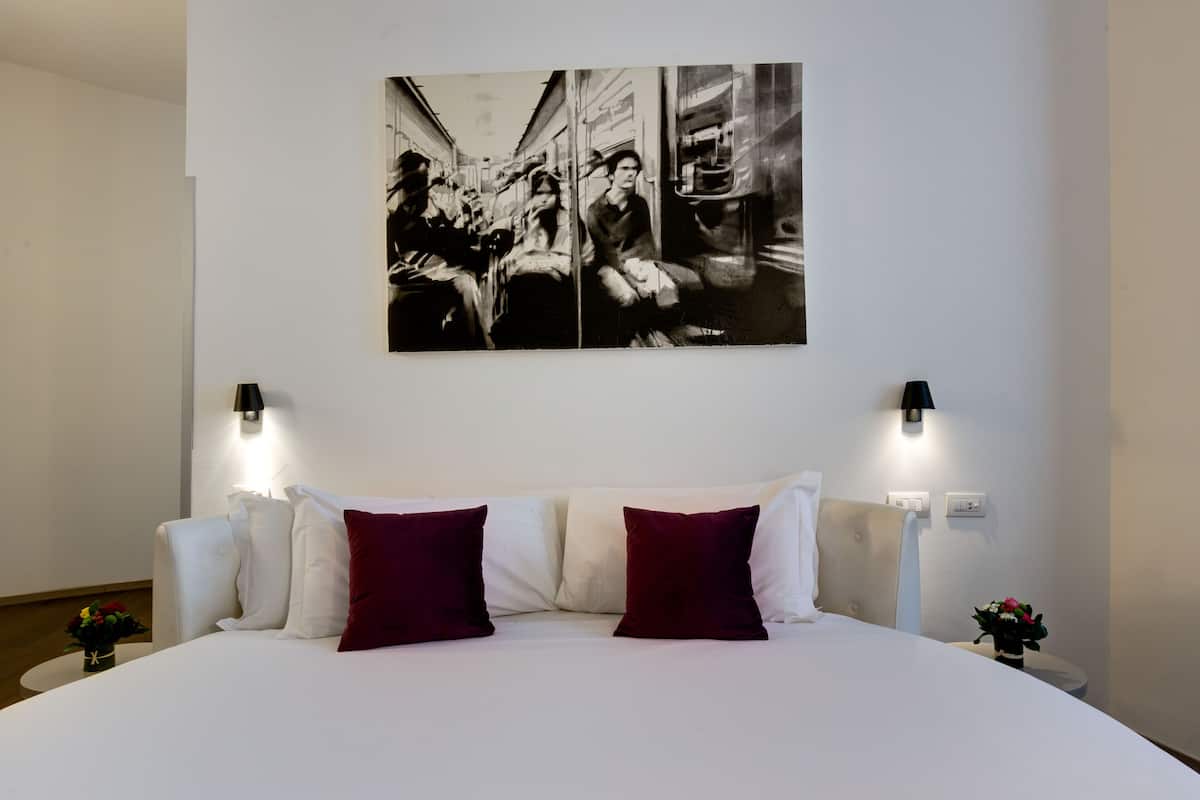 Deluxe Room (Round Bed) | 1 bedroom, minibar, in-room safe, desk