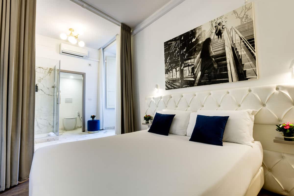 Superior Room | 1 bedroom, minibar, in-room safe, desk