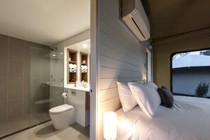 Deluxe Safari Tent - Sleeps 2 | Bathroom