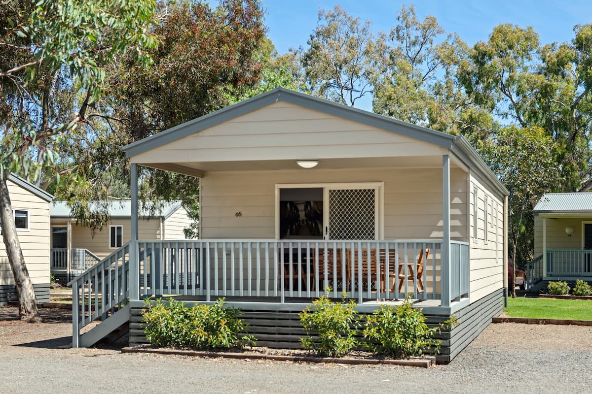 Deluxe 2 Bedroom Cabin - Sleeps 5 | Terrace/patio