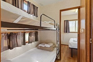 Cabin Economy, 1 phòng ngủ (Sleeps 4 - Pet Friendly) | 1 phòng ngủ, truy cập Internet không dây miễn phí, bộ trải giường
