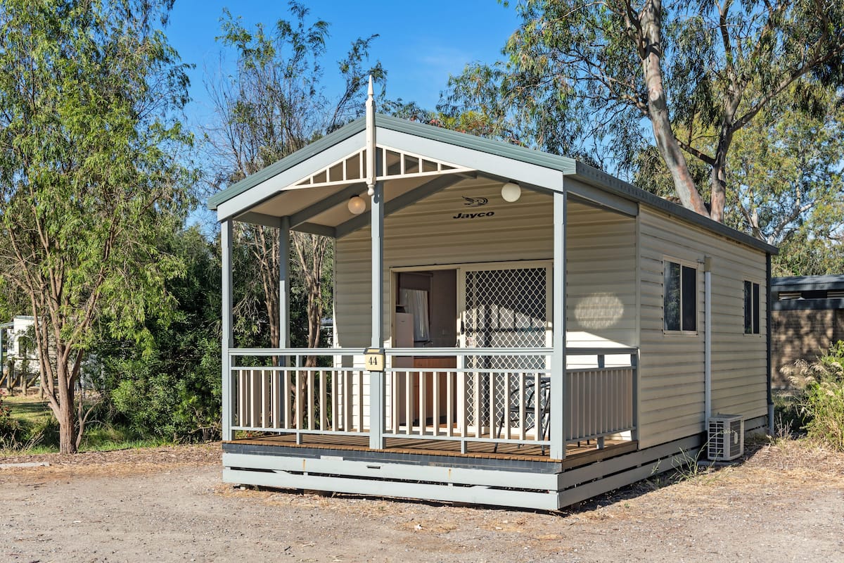 Standard 1 Bedroom Cabin - Sleeps 4 - Pet Friendly | Terrace/patio