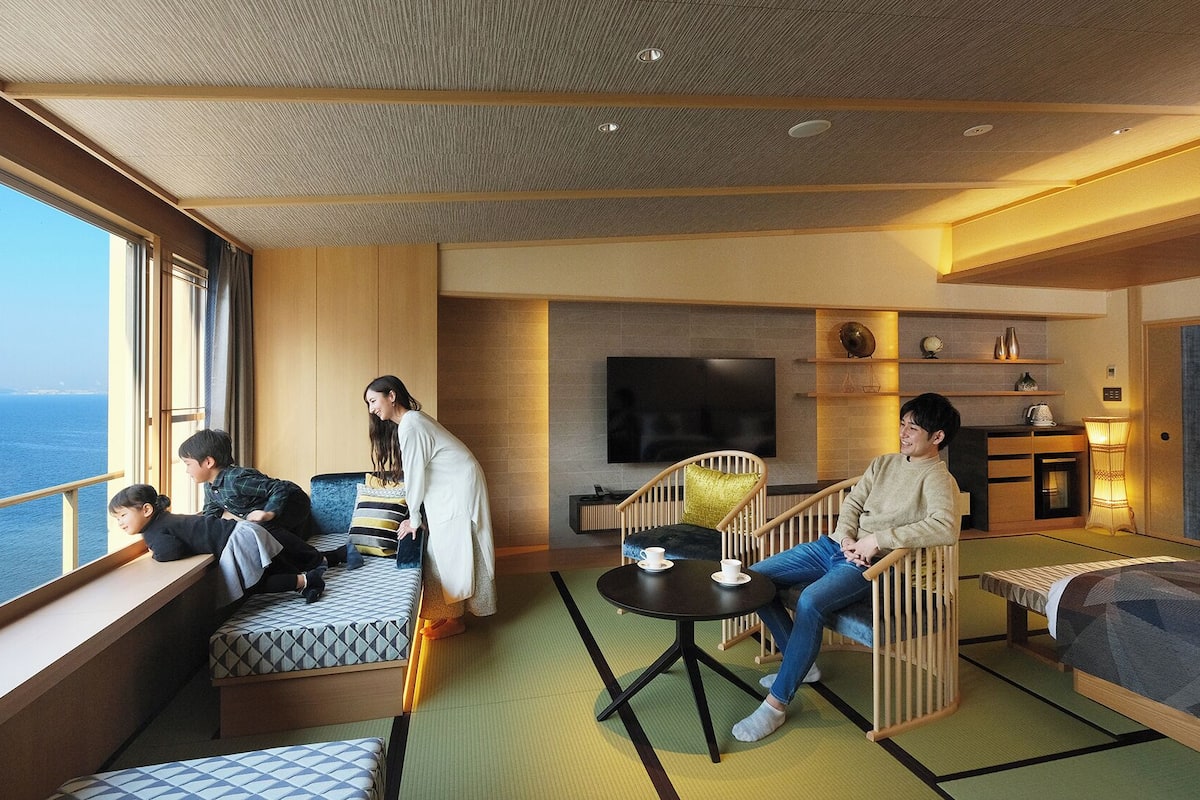 In-room safe, desk, blackout drapes, iron/ironing board (on request)