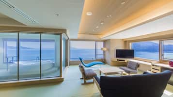 View Bath Suite with Jetted Tub, Non Smoking (81sqm) - 508 | In-room safe, desk, blackout drapes, iron/ironing board