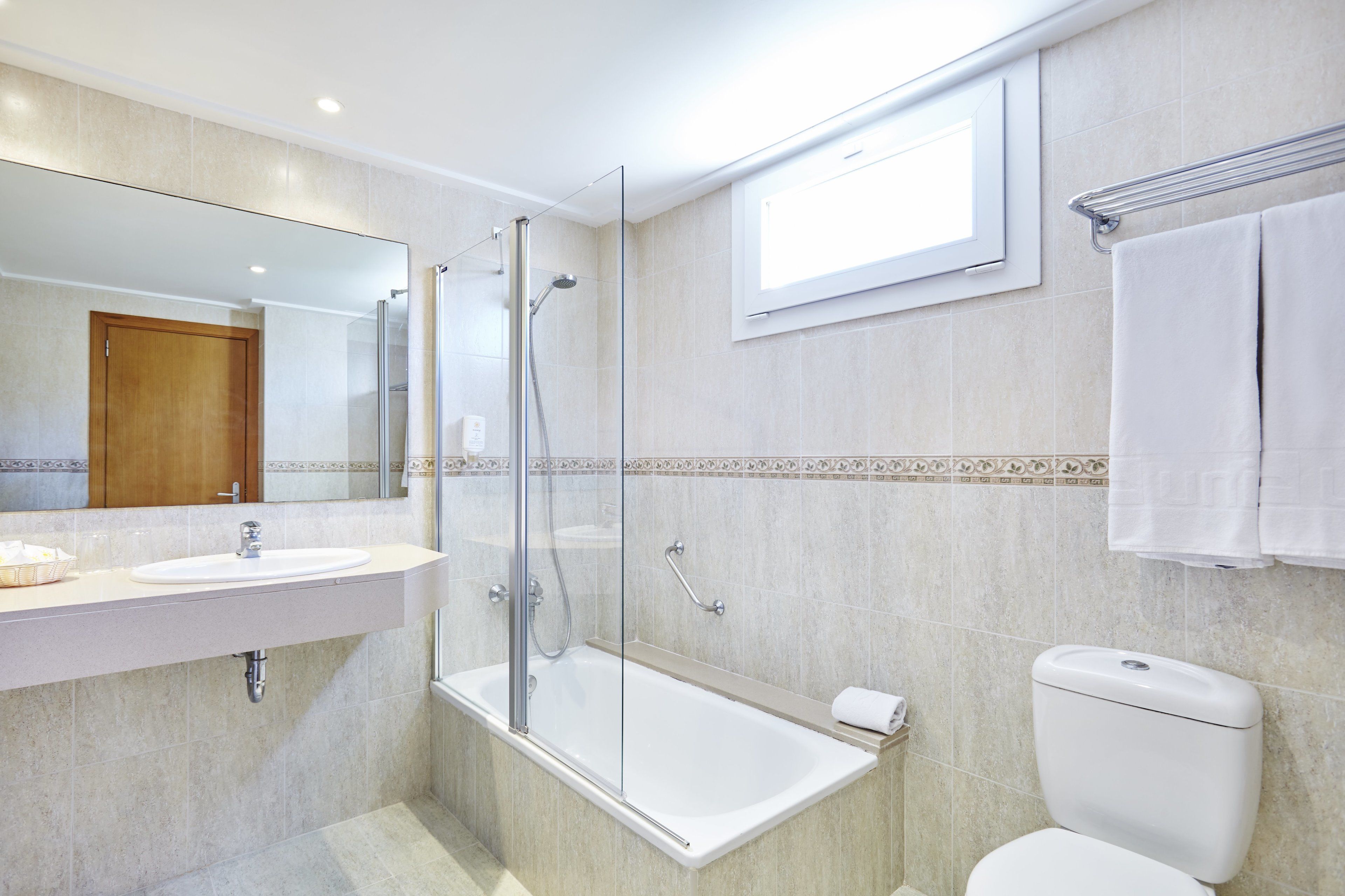 bathtub, deep-soaking bathtub, eco-friendly toiletries, hair dryer