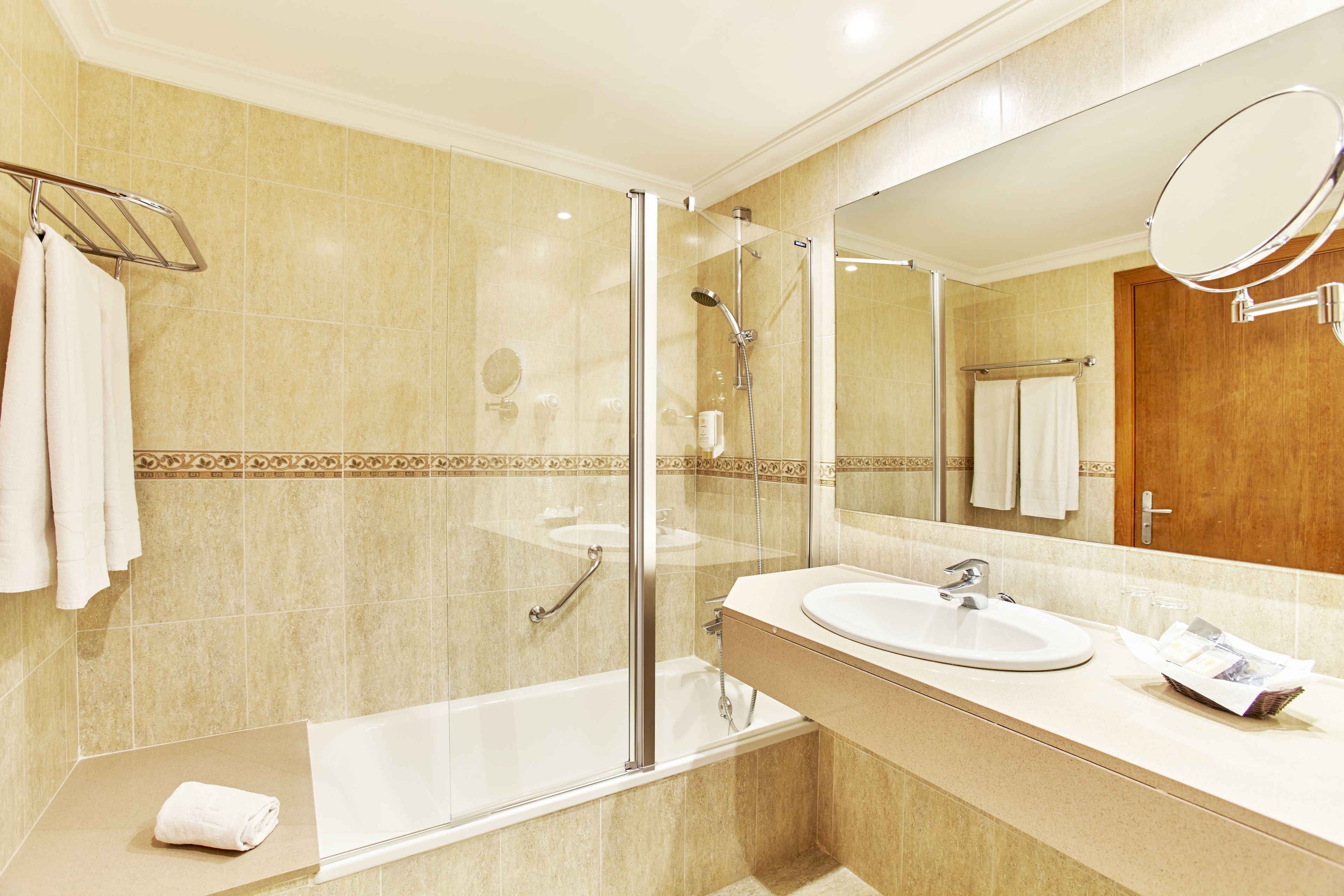 bathtub, deep-soaking bathtub, eco-friendly toiletries, hair dryer