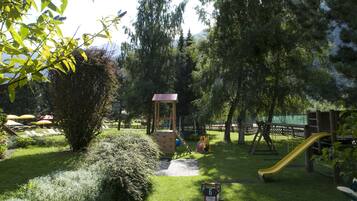 Area giochi per bambini (all'aperto)