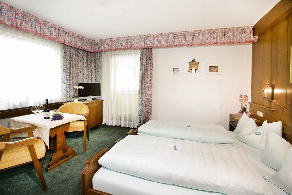 Standard Double Room, Balcony (Kat. B) | Minibar, in-room safe, free WiFi, bed sheets