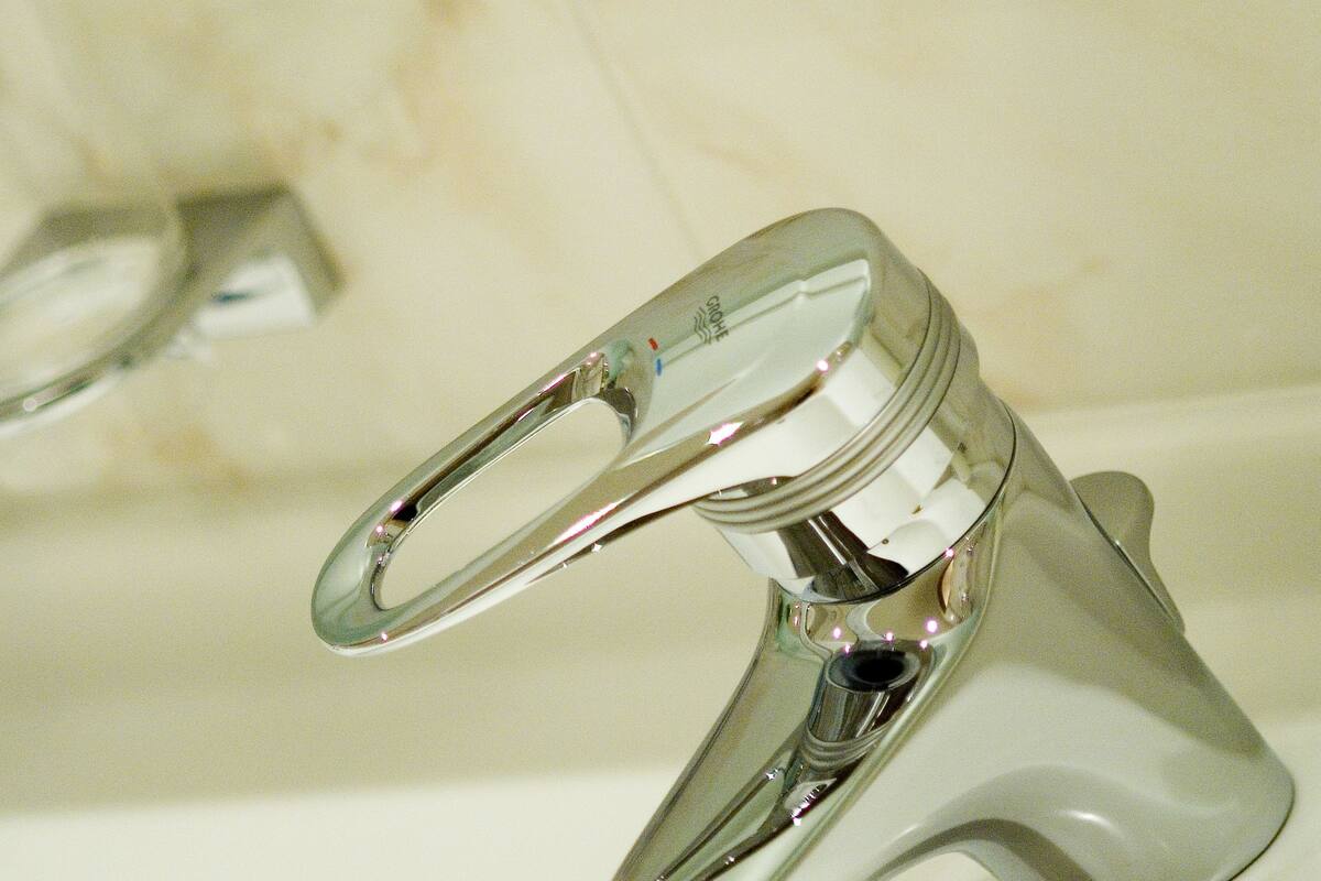 superior double room, balcony | bathroom amenities | hair dryer, bathrobes, towels