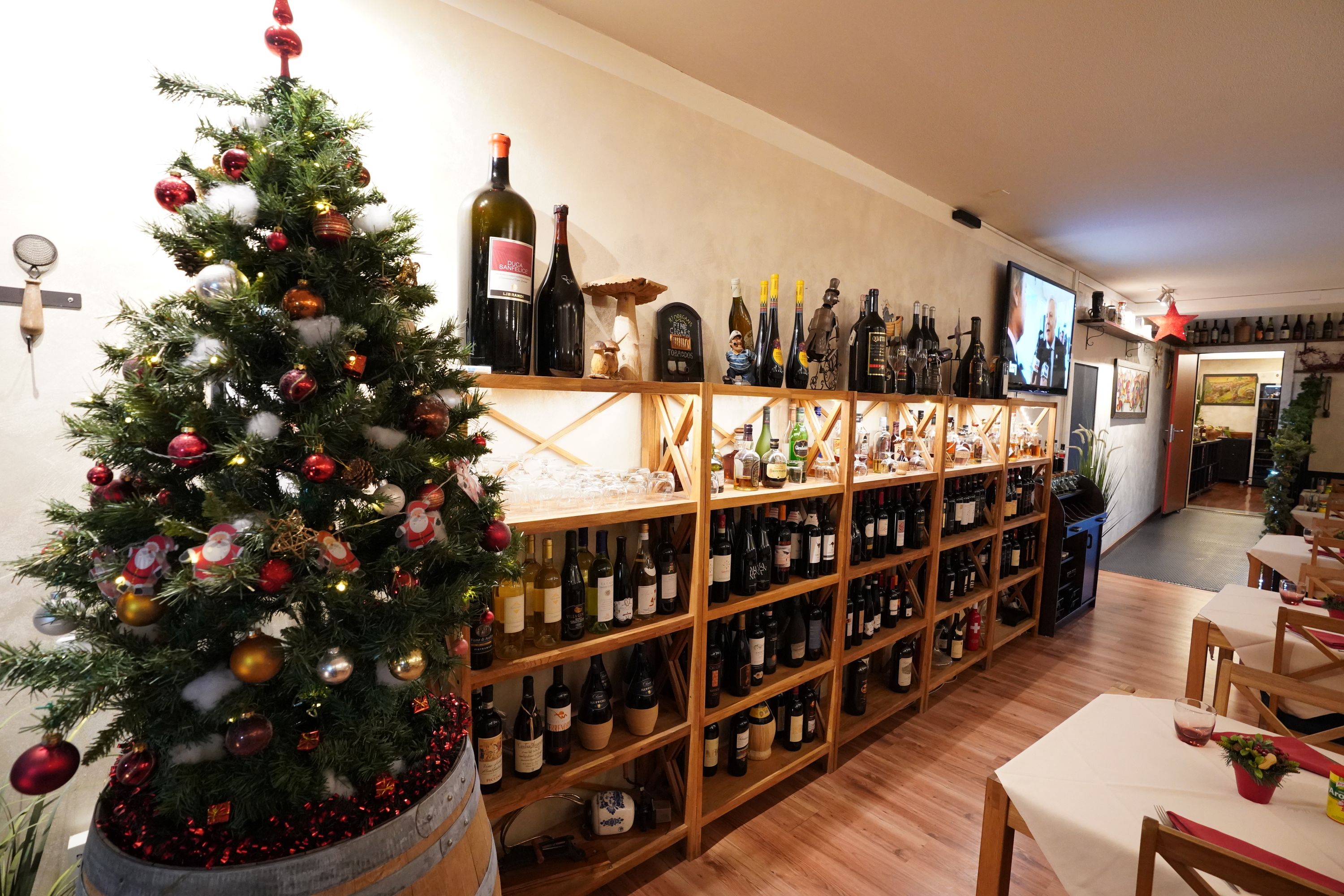 breakfast, lunch, dinner served; mediterranean cuisine