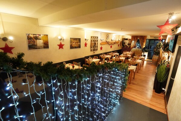 Daily continental breakfast (CHF 12 per person)