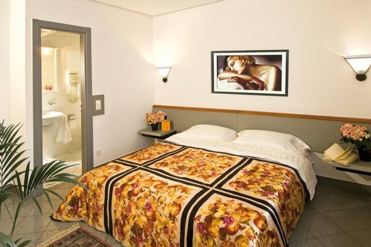 double room | premium bedding, down duvets, in-room safe, desk