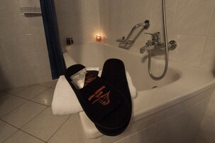 Combined shower/tub, free toiletries, hair dryer, slippers