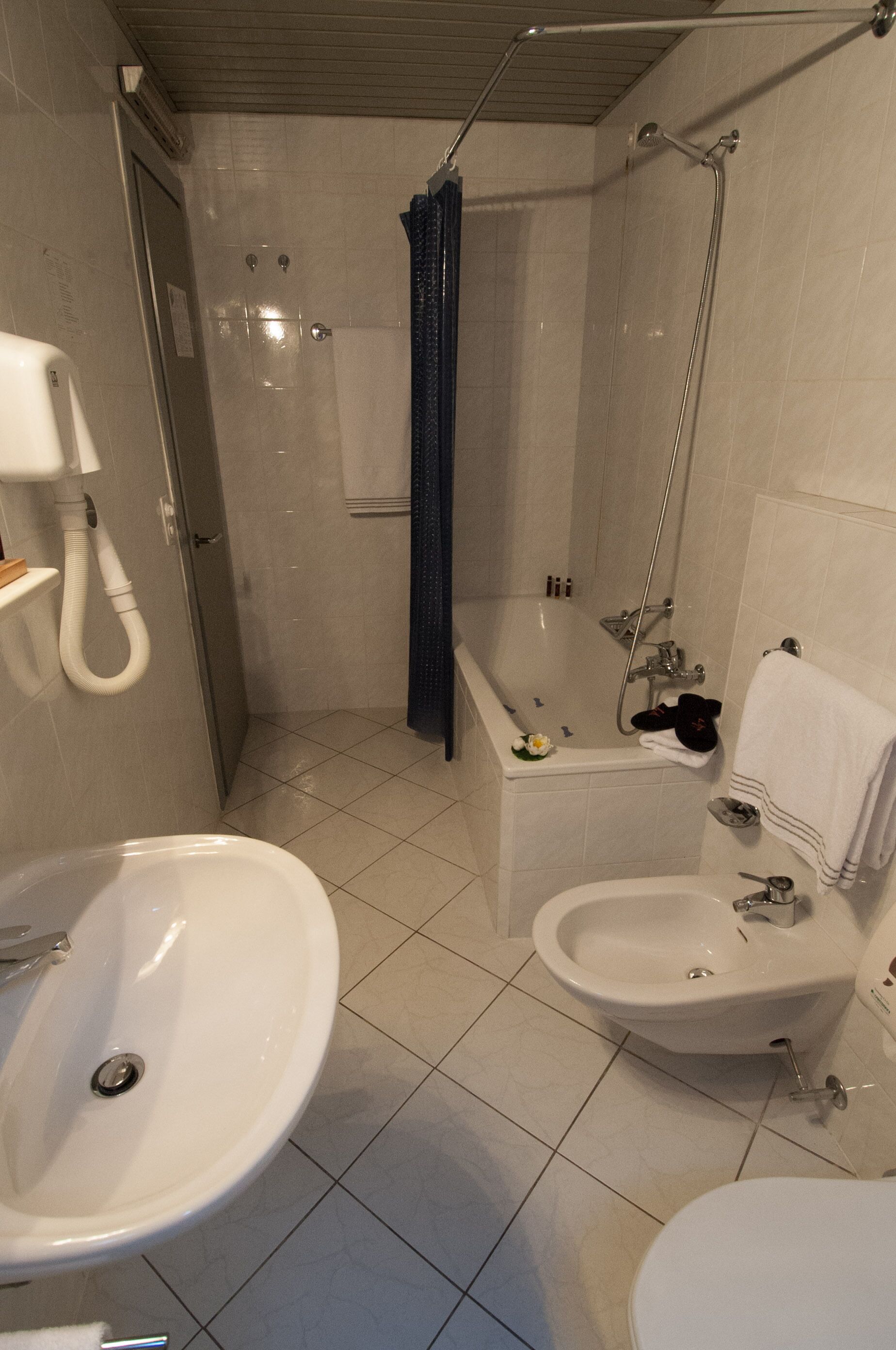 combined shower/bathtub, free toiletries, hair dryer, slippers